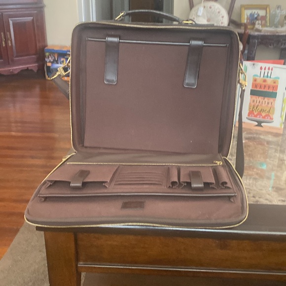 This case is in great condition in and out - Picture 3 of 3